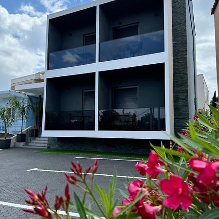 Kevin'S Aparthotel Vlorë Exteriör bild