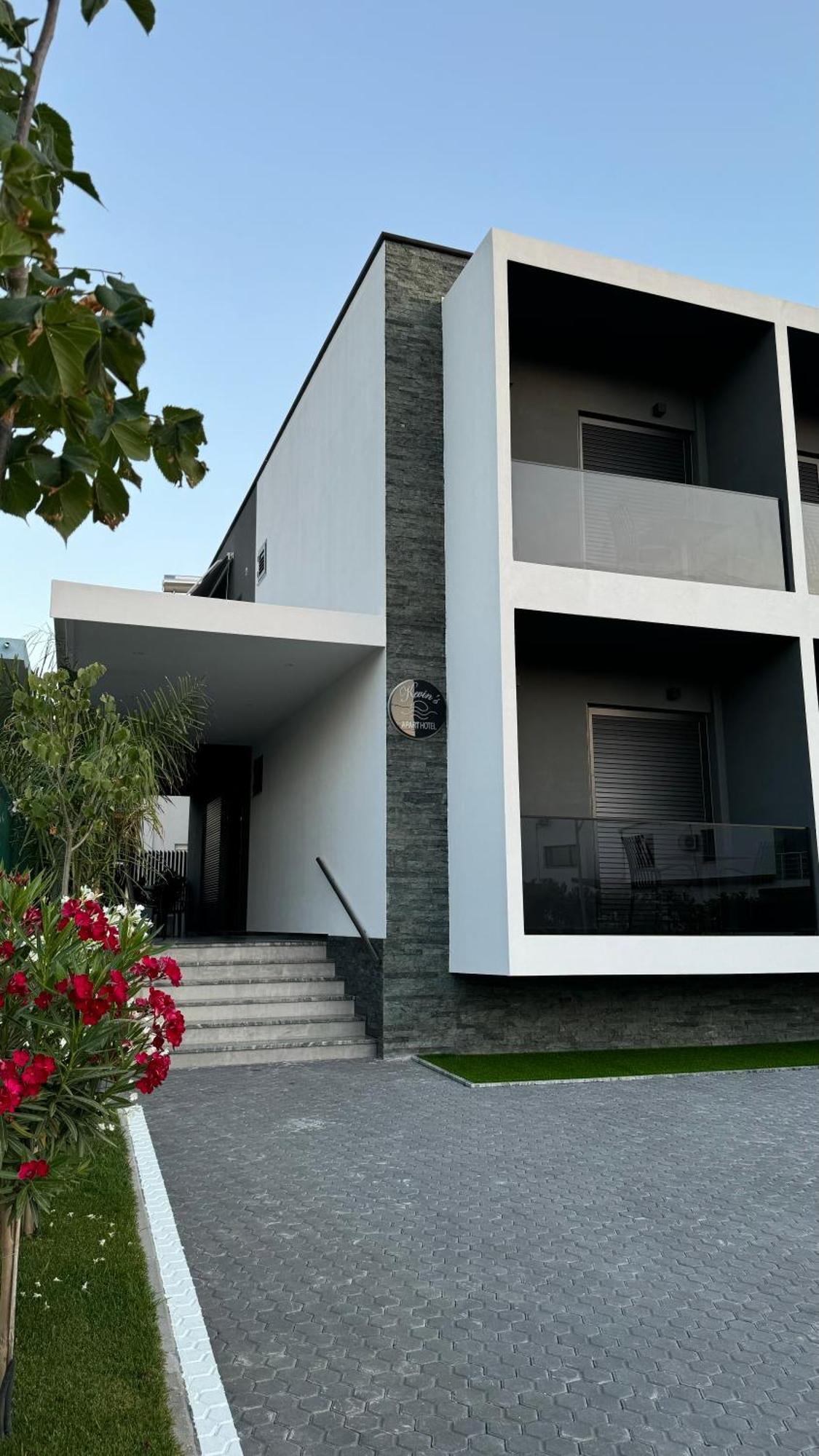 Kevin'S Aparthotel Vlorë Exteriör bild