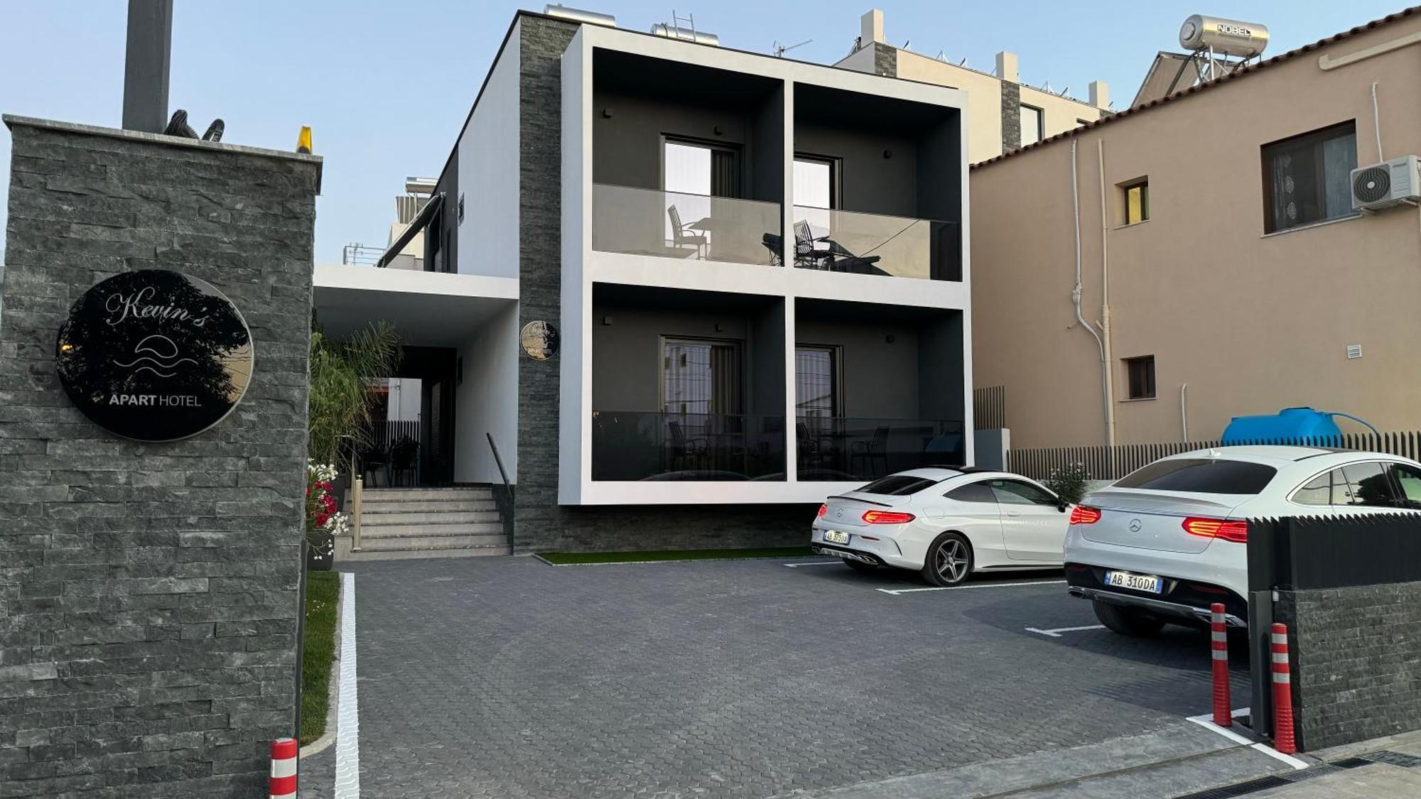 Kevin'S Aparthotel Vlorë Exteriör bild