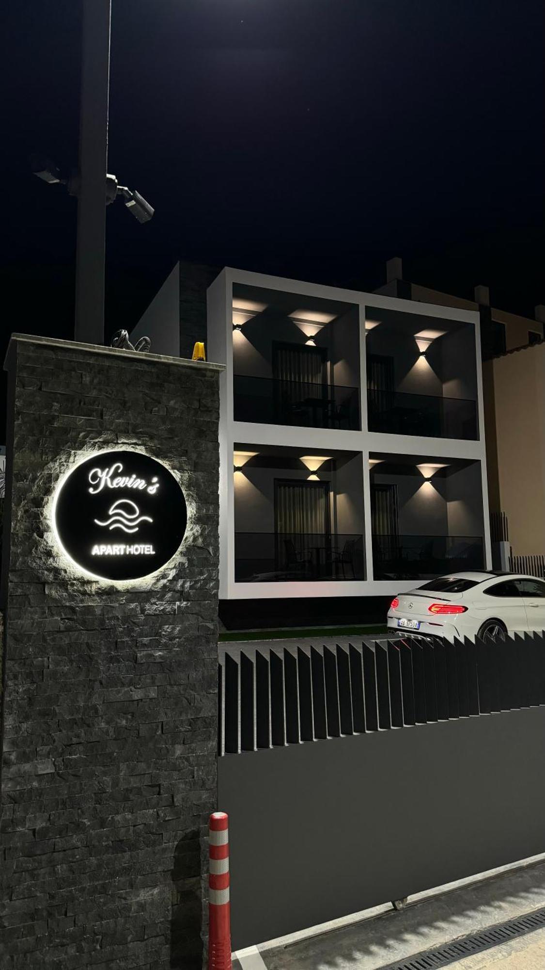 Kevin'S Aparthotel Vlorë Exteriör bild