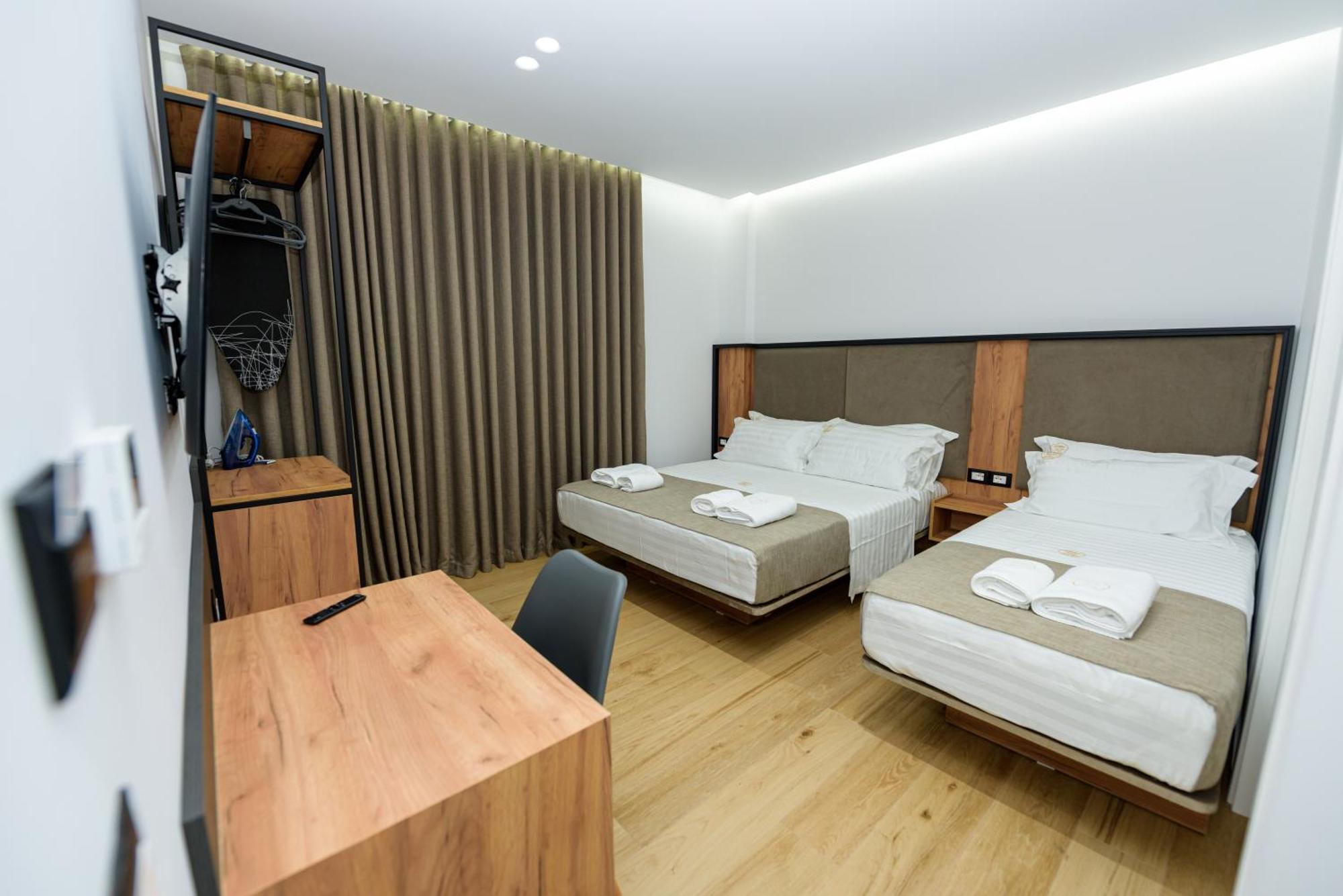 Kevin'S Aparthotel Vlorë Exteriör bild