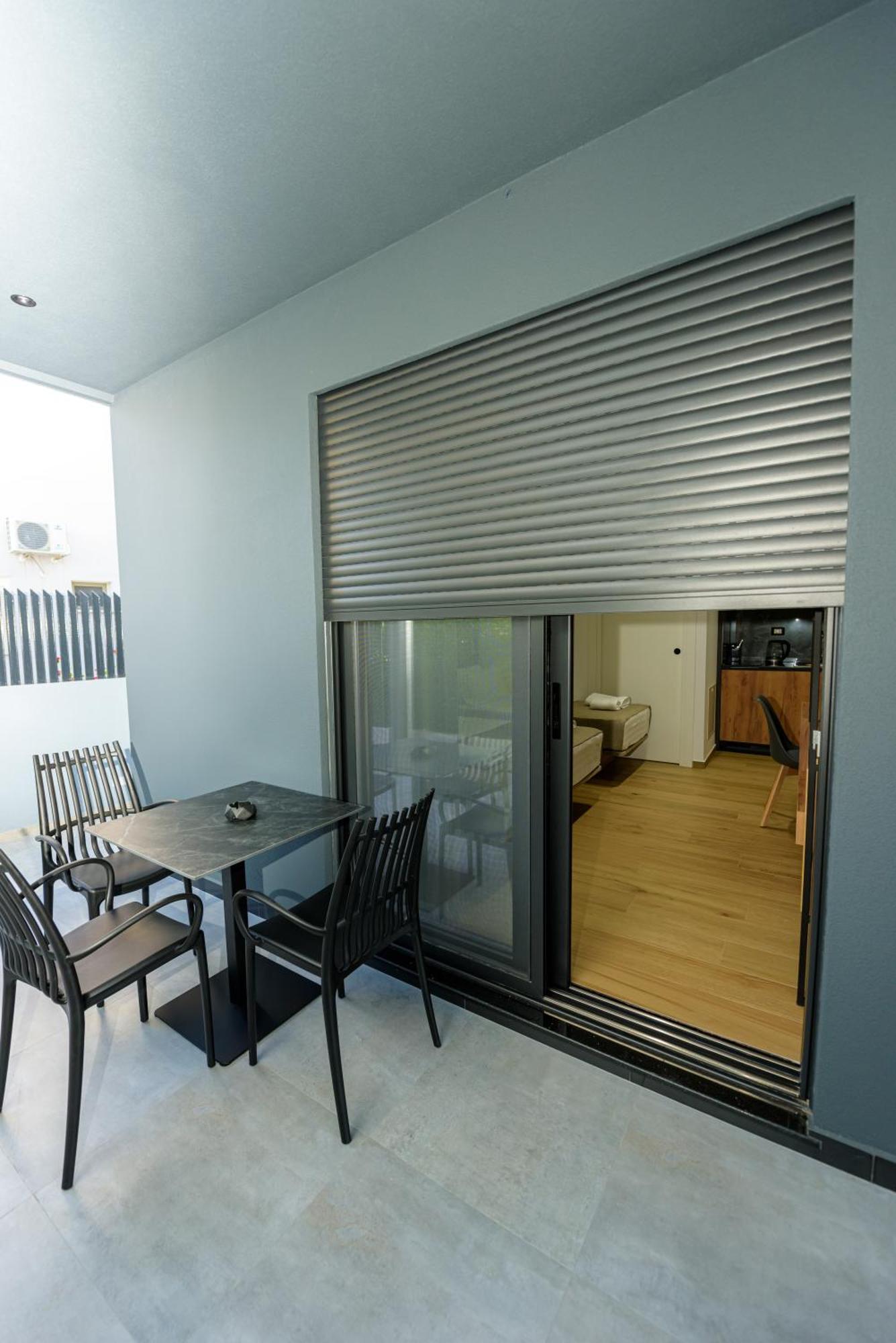 Kevin'S Aparthotel Vlorë Exteriör bild