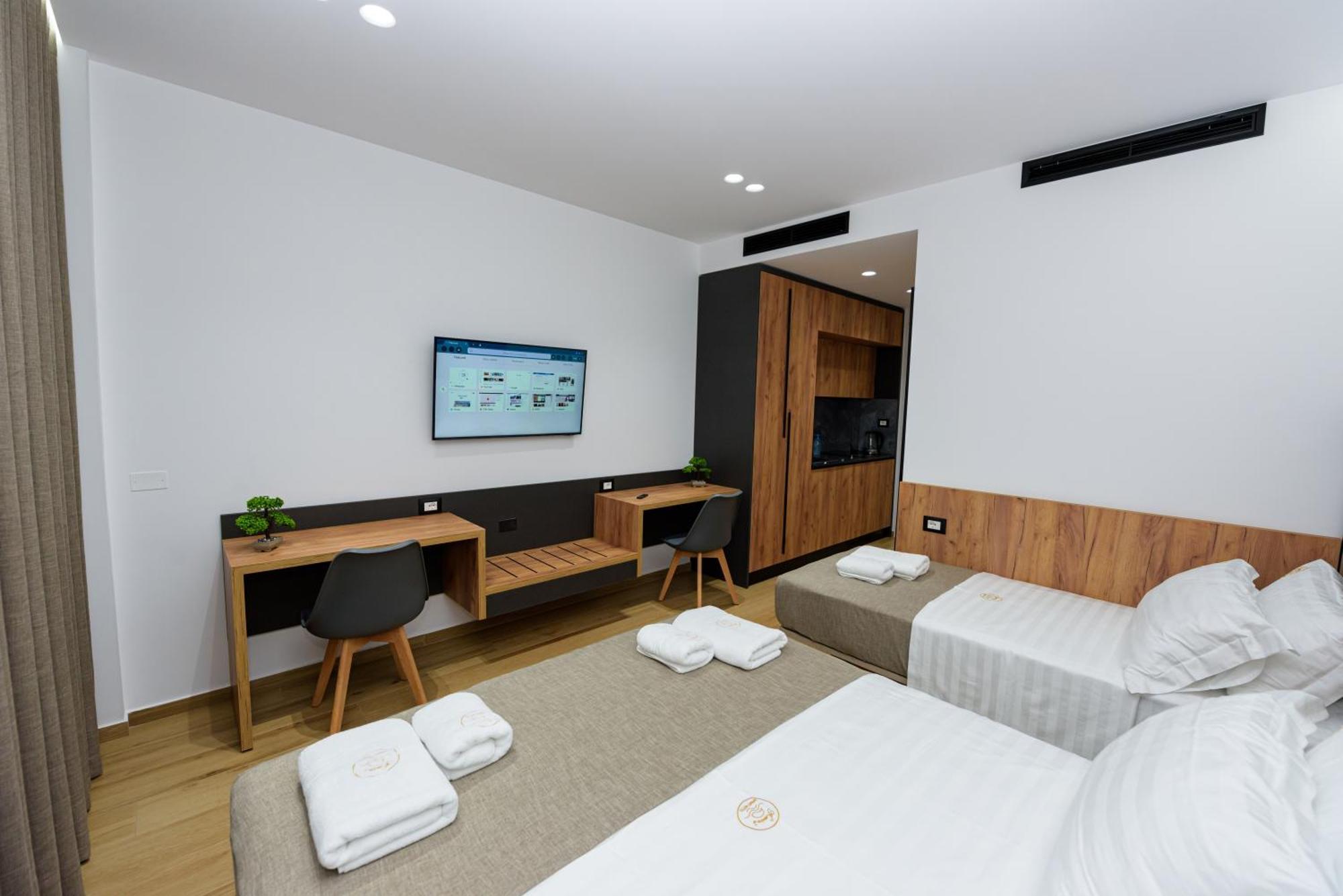Kevin'S Aparthotel Vlorë Exteriör bild