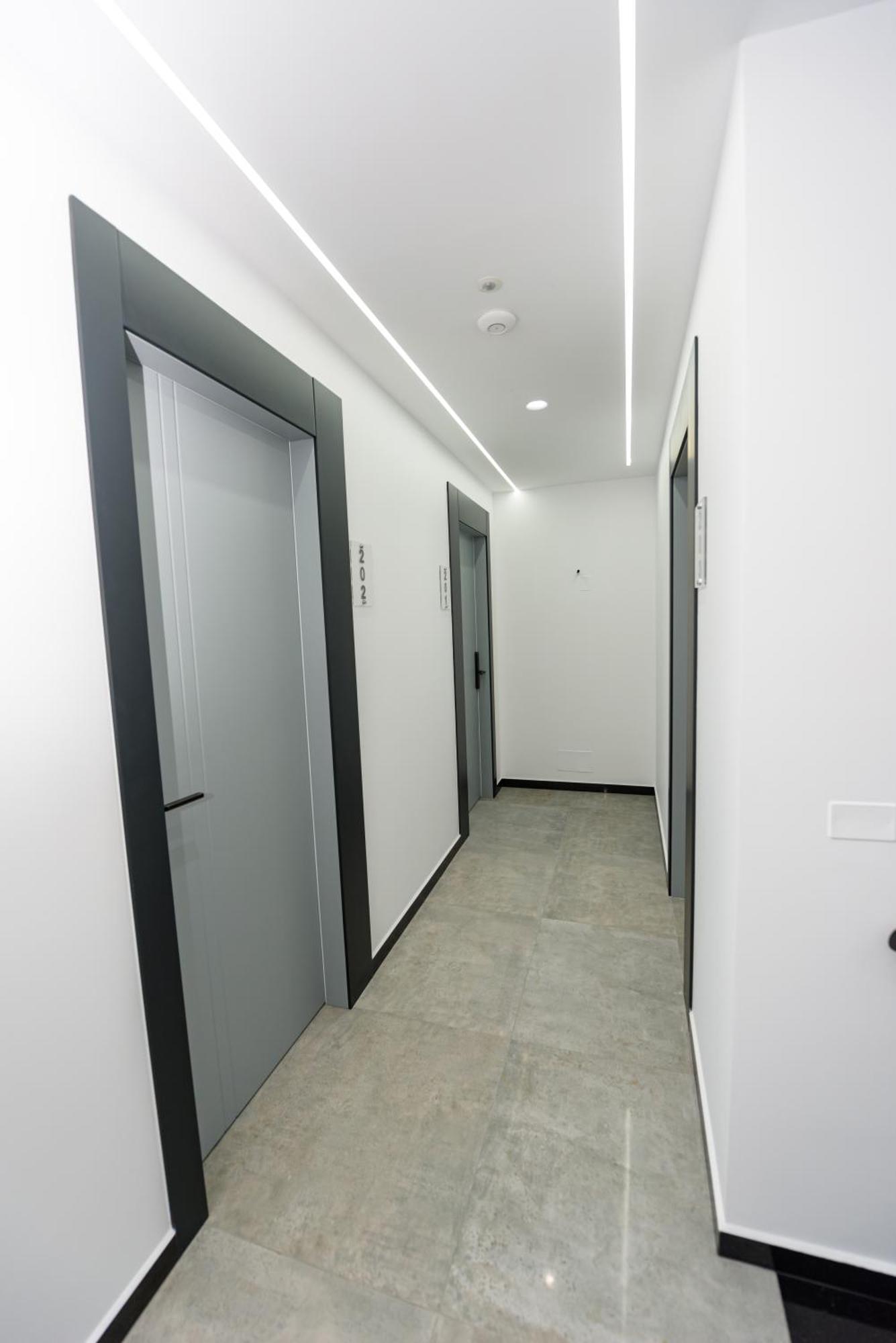 Kevin'S Aparthotel Vlorë Exteriör bild